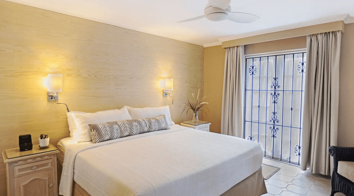 Deluxe One Bedroom Suite 